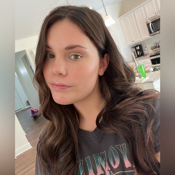 Meet your Posher, Hannah - Picture 4 of 4